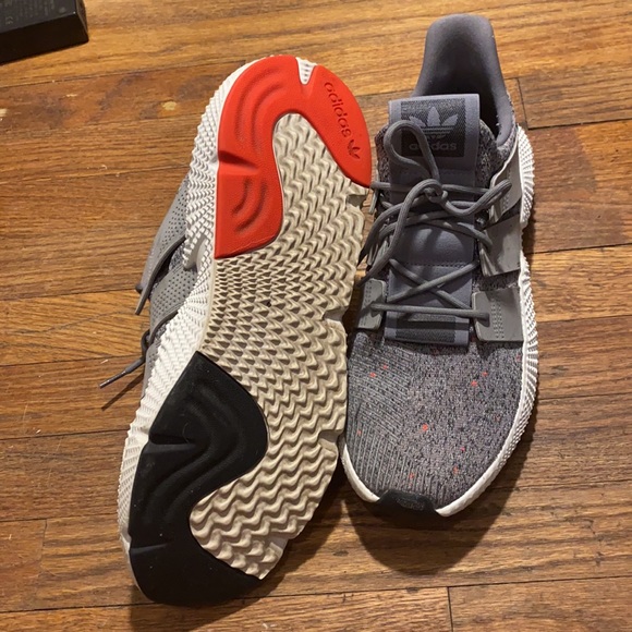 Adidas grey sport shoes - Picture 2 of 3